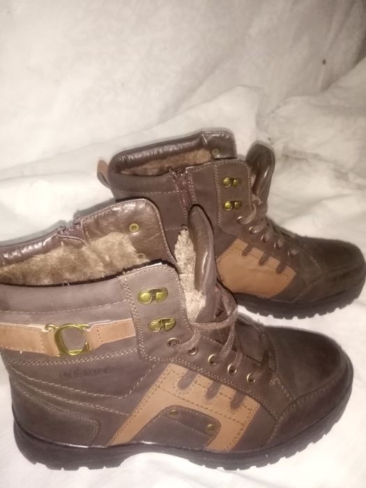 Продам обувь зимние ботинки