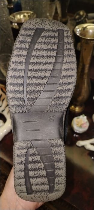 Фирменные сапожки 35 и 37 размеры