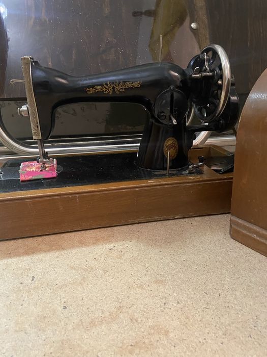 Продам швейную машинку