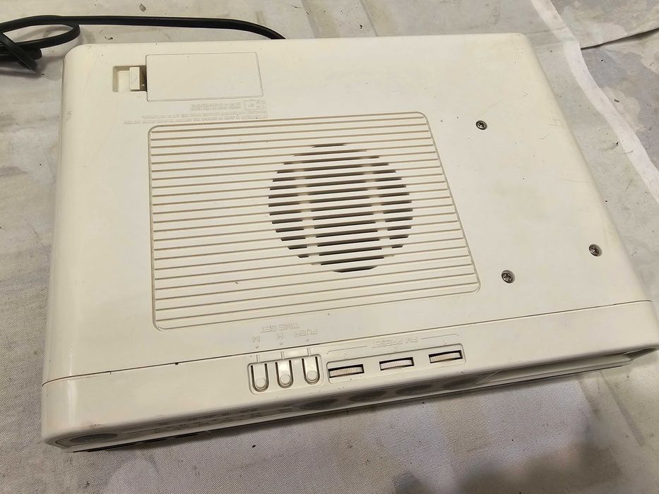 Tuner Sony ICF-C560L defect dezmembrez nu se aude