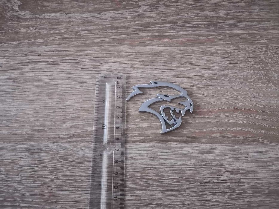 Hellcat лого сребриста емблема дясна