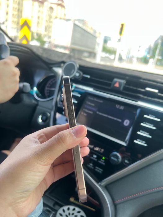 Продам iPhone 16 про