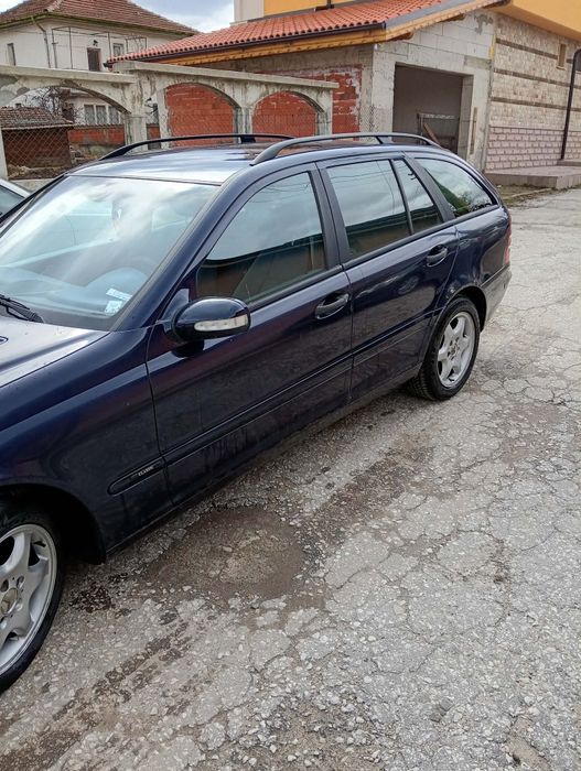 Автомобил мерцедес