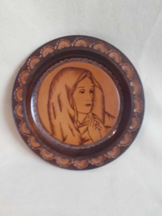 farfurie decorativa lemn Fecioara Maria diametru 28 cm