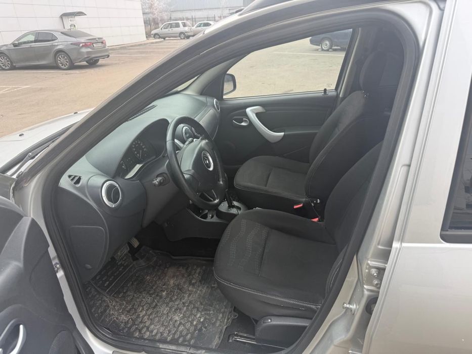 Reno Sandero 2013 год