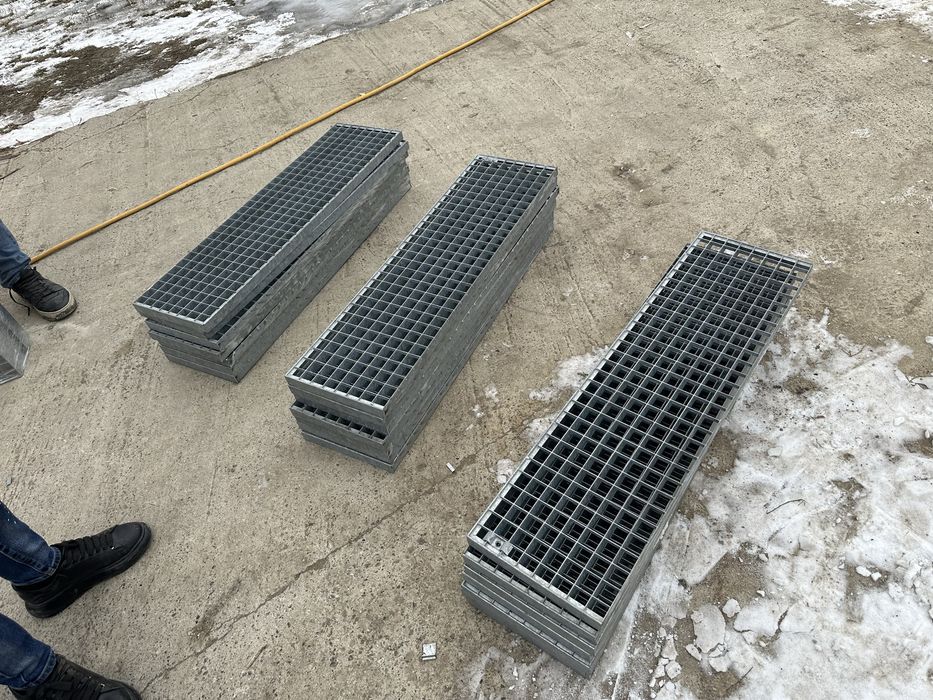 Trepte zincate la comanda