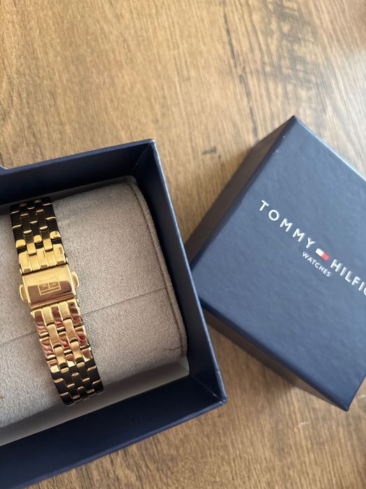 Дамски часовник - Tommy Hilfiger
