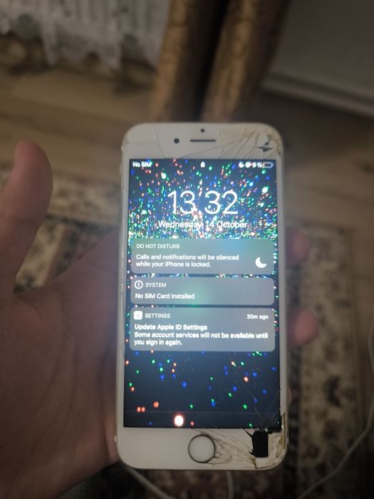 Se vând trei telefoane pentru piese