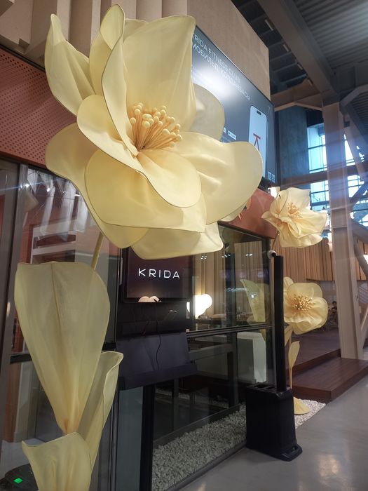 Большие цветы из ткани