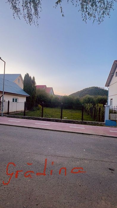 Casă din cărămidă cu garaj | 500 mp teren | zonă centrală și liniștită