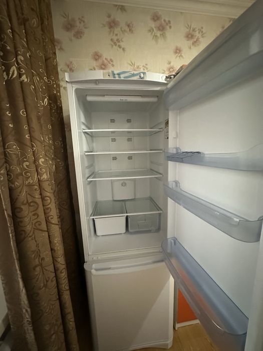 Холодильник indesit