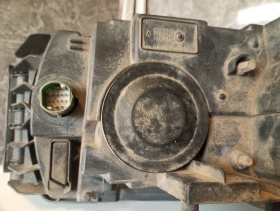 Фара правая Iveco Stralis