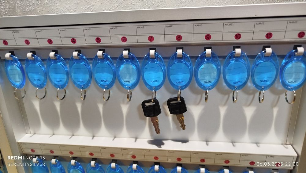 Ключница   модель 48 ключей с брилками  полный комплект