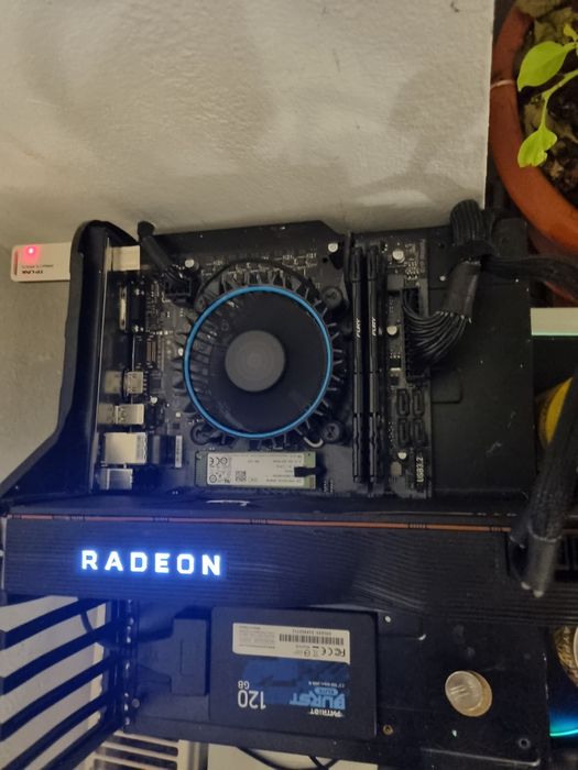 Kit procesor i3 14100f+h 610m+cooler