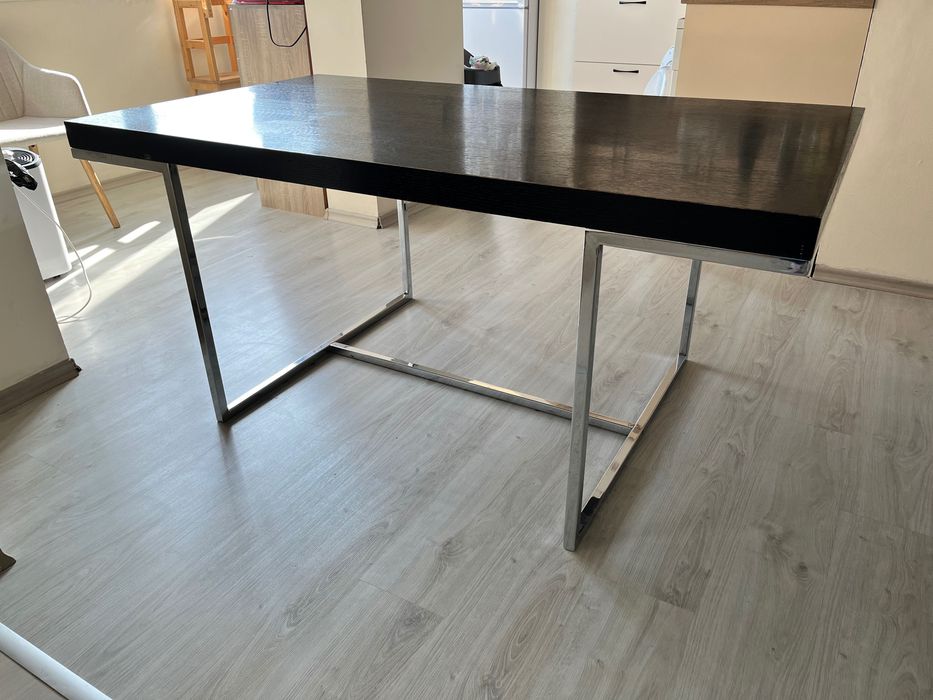 Трапезна маса масивна