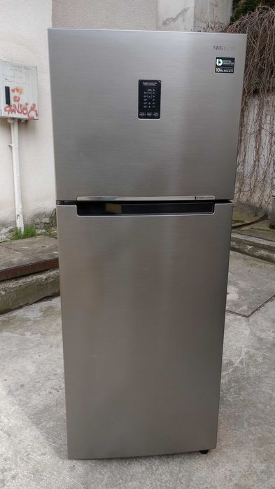 Продавам хладилник Samsung