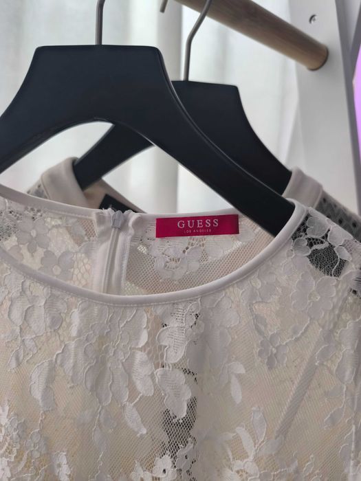 Рокля GUESS, размер XS, гр. обиколка 80см, от мишница до долу 60см.