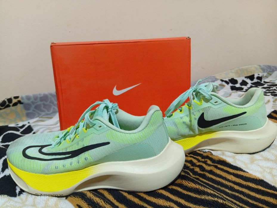 Продам кроссовки Zoom Fly 5