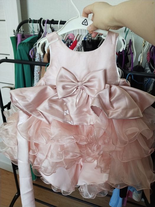 Продам платье на 1 год