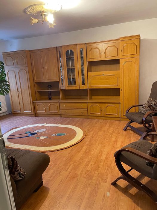 Închiriez apartament 3 camere