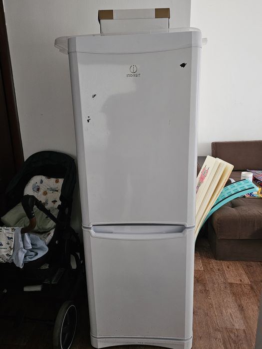 Холодильник Indesit