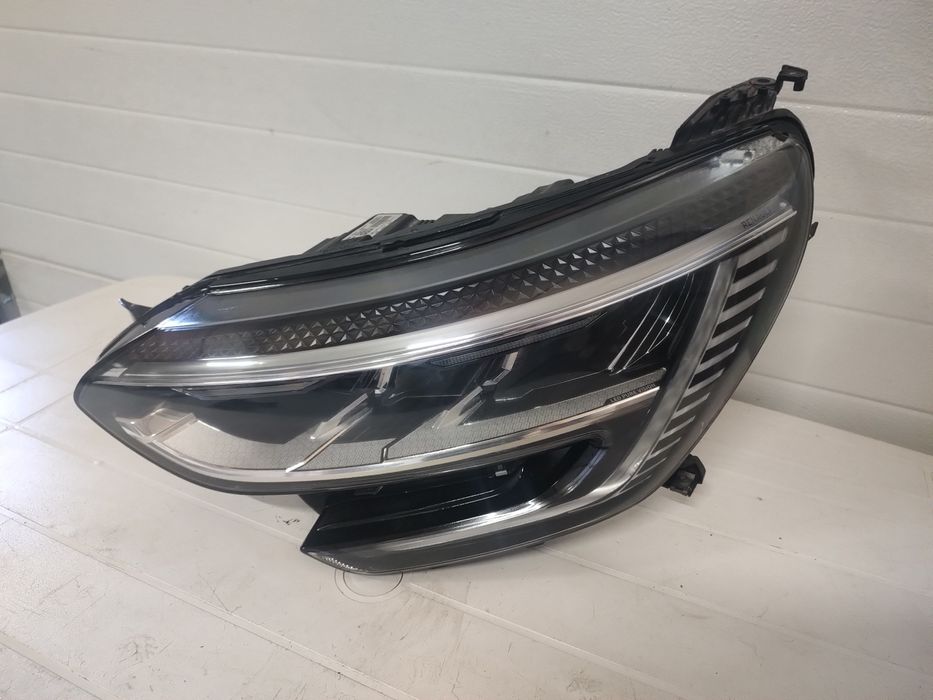 Far stânga Megan 4 facelif cod 260694081R