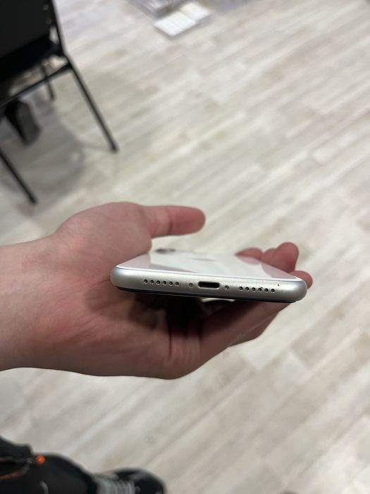 Айфон 11 белого цвета