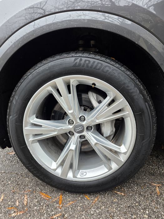 Продавам перфектно Audi Q8 3.0 mild hybrid