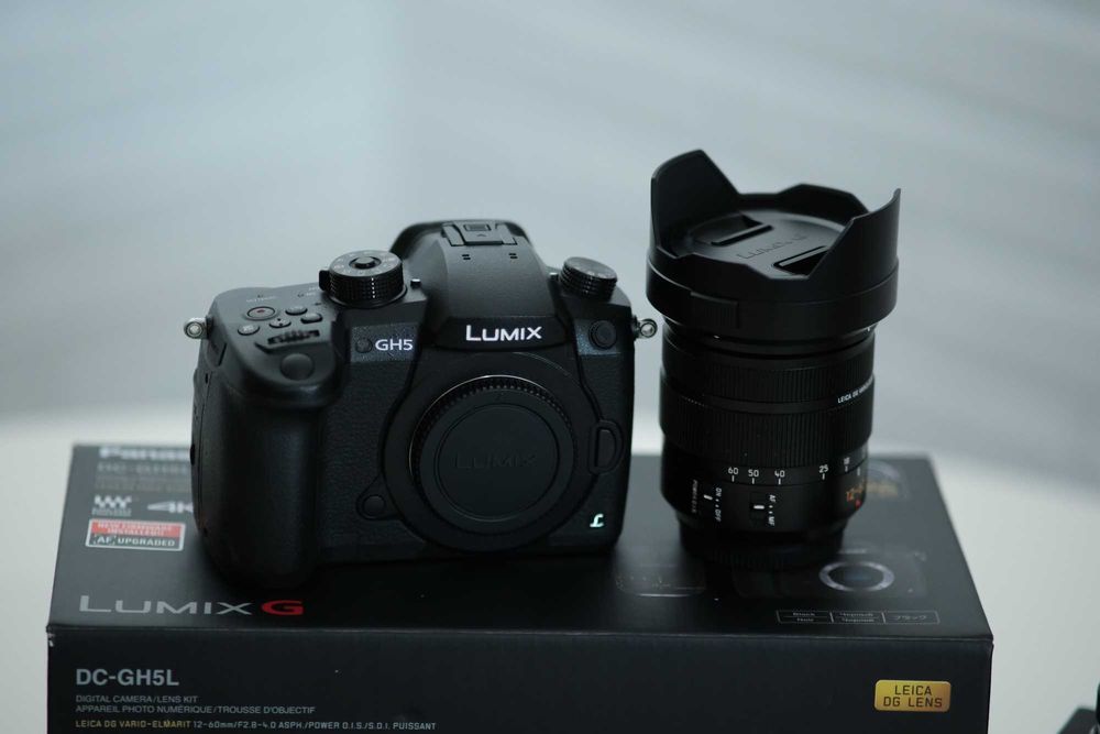 Продавам фотоапарат Panasonic GH5
