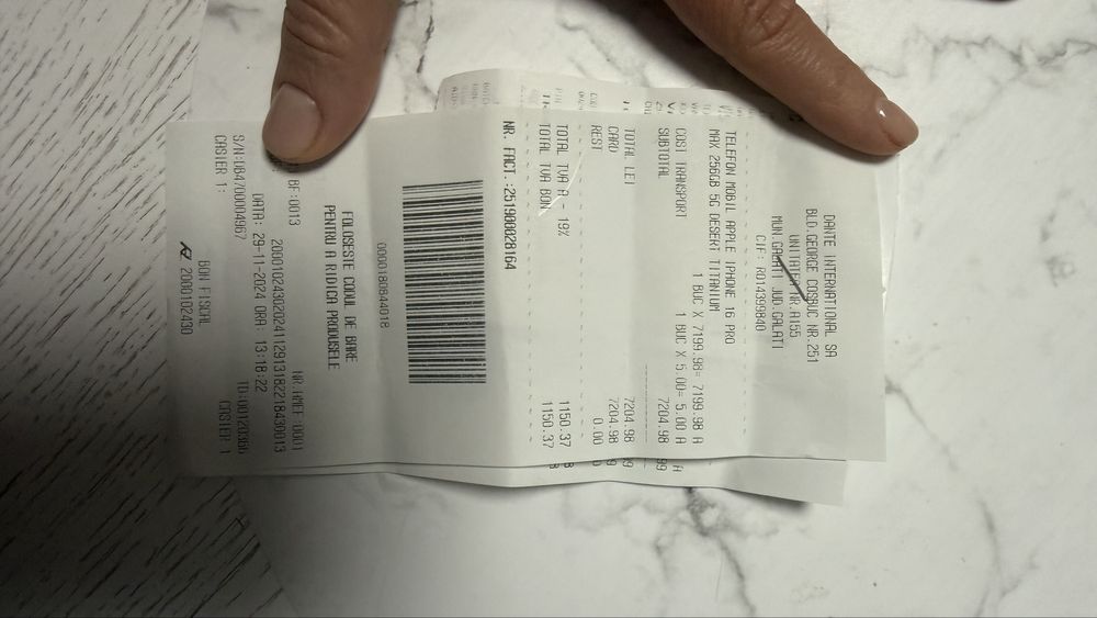 Vand iPhone 16 Pro Max desert titanium.