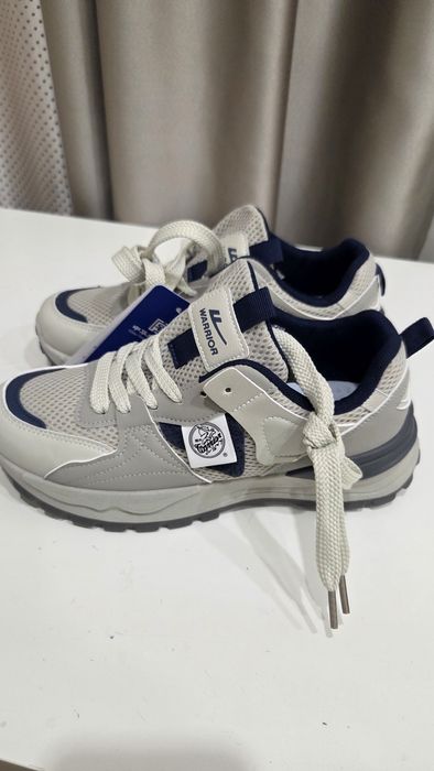 Новые кроссовки 38 размер