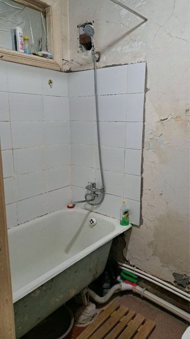 Чиланзар-13  напротив Фархадского 1/5/5  36м2 без ремонта