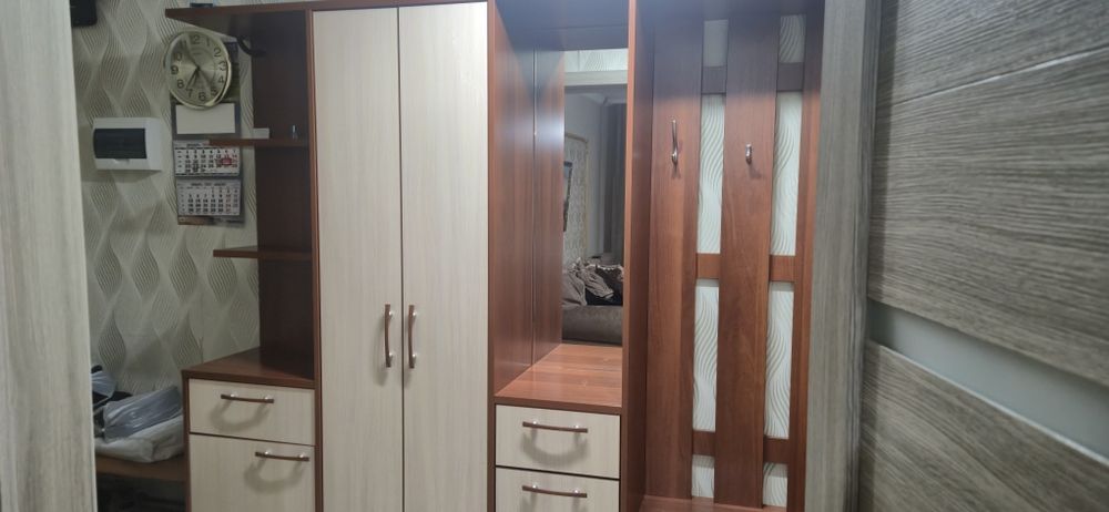 Продаётся прихожая.