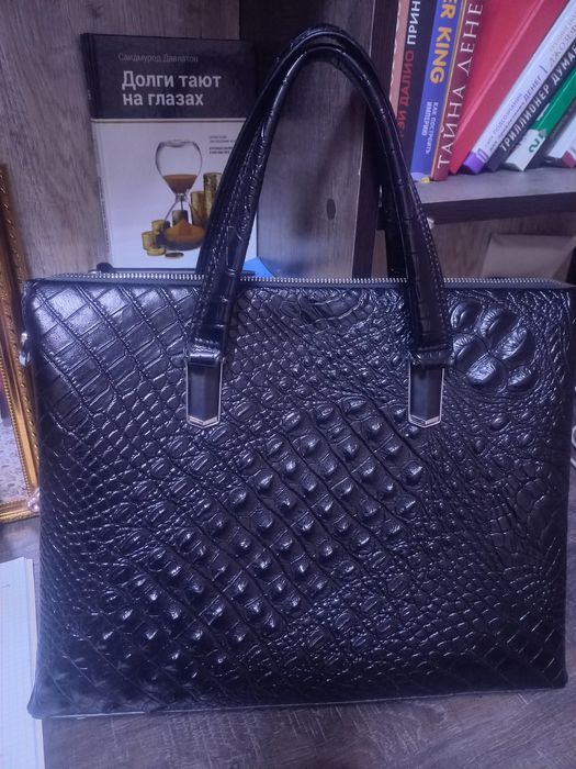 Срочно продаётся Стильная кожаная сумка 

Продаётся красивая