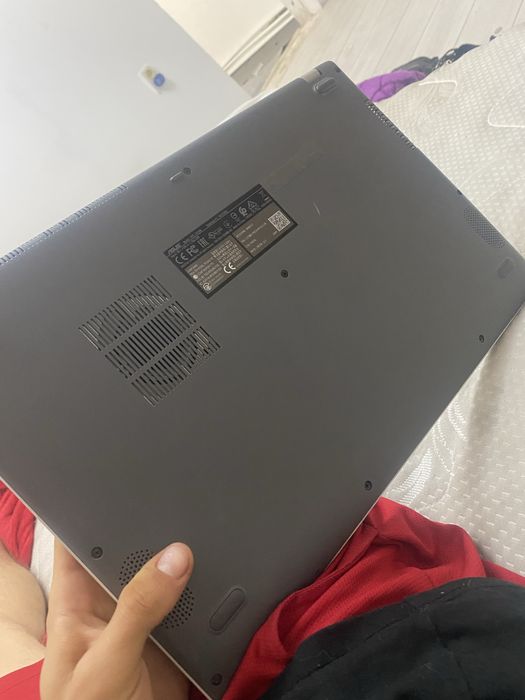 Leptop Asus, intr-o stare aprope impecabil