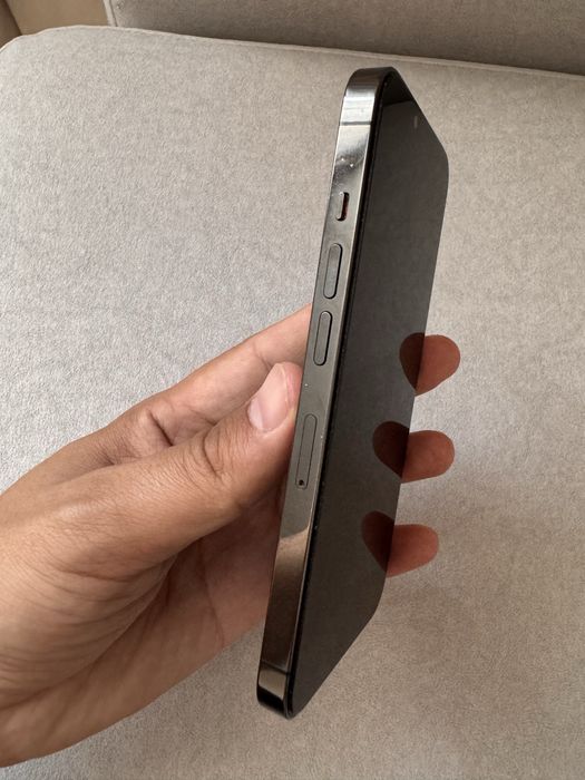 Iphone 13 pro (мокрый асфальт)