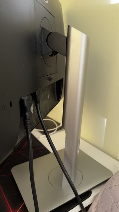 Продавам DELL U2414H