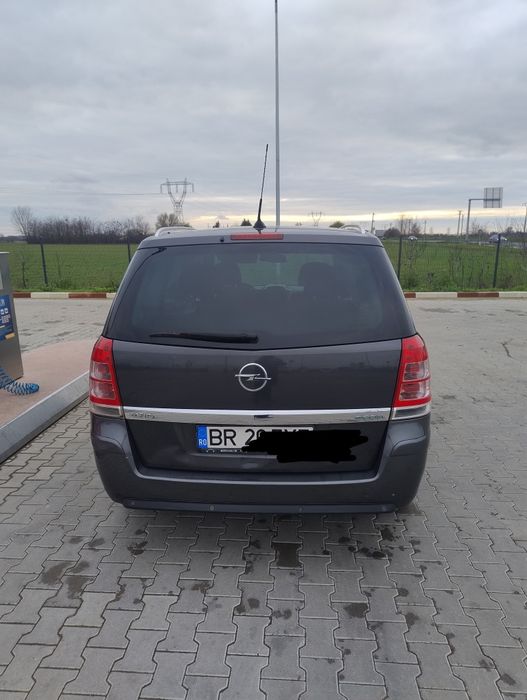 Vând Opel Zafira 2012