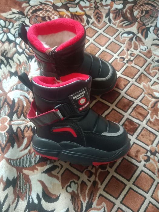 Продам детские сапожки