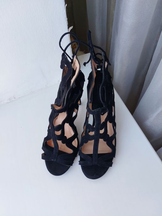 Продам удобные босоножки Mango