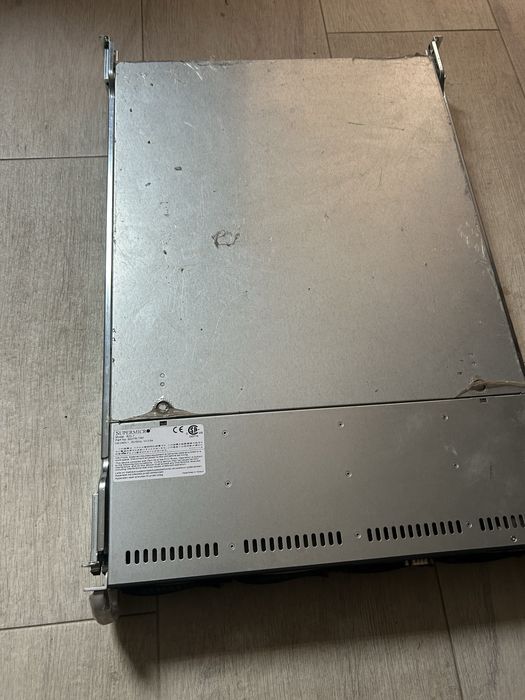 Server Supermicro 825-7 X9DR3-F