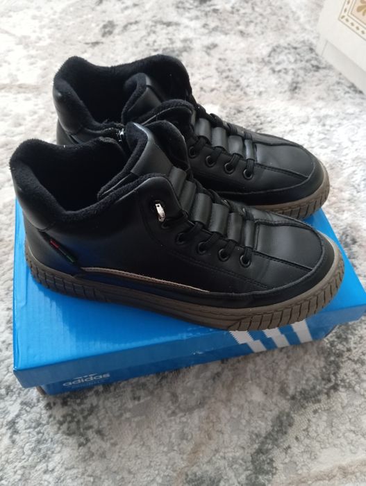 Срочно продам осенние полуботинки