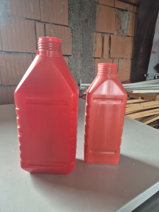 Flacoane / Recipiente / Bidoane plastic / Pet 1L și 0.5L – Ideale pentru Uleiuri / Chimicale sau orice altceva. Noi,  nefolosite
