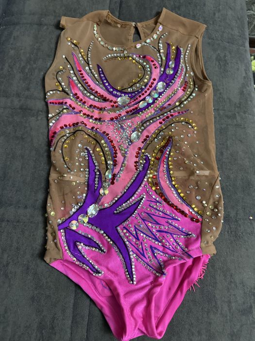 Продается купальник для художественной гимнастики!!