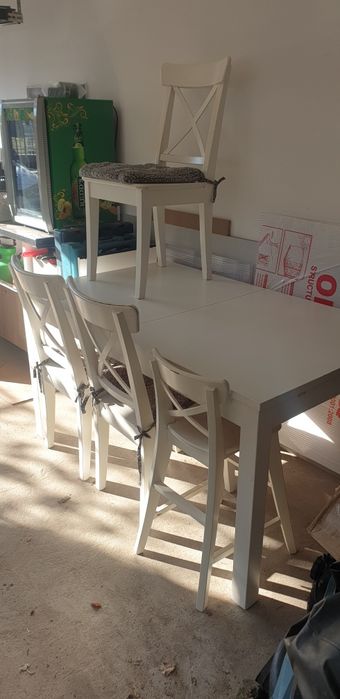 Masa extensibila + 4 scaune Ikea