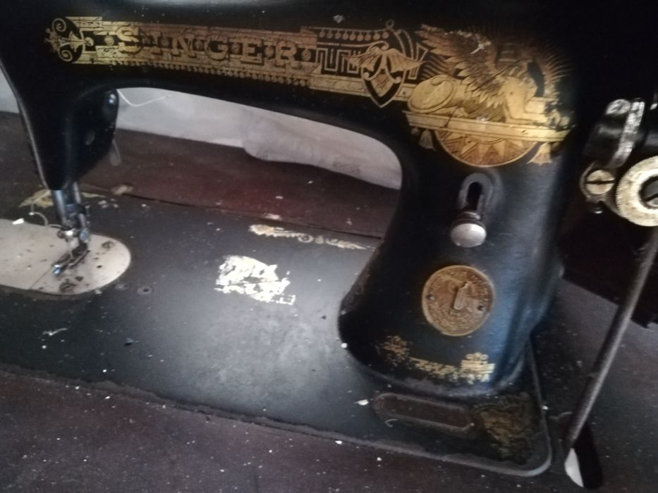 Vând masina de cusut marca Singer