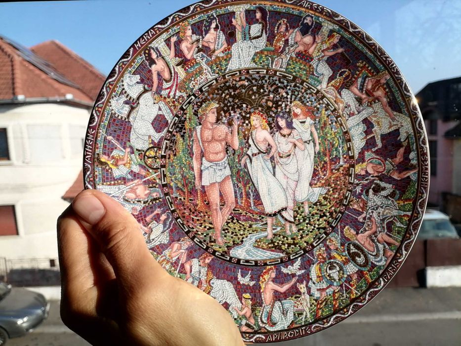 Farfurie mozaic decorata cu aur Judecata lui Paris fine bone china