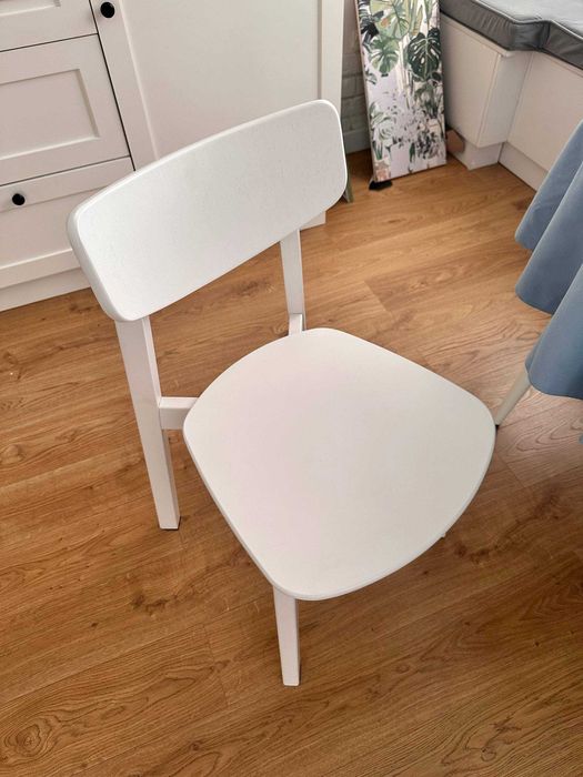 стулья, белые 2шт
