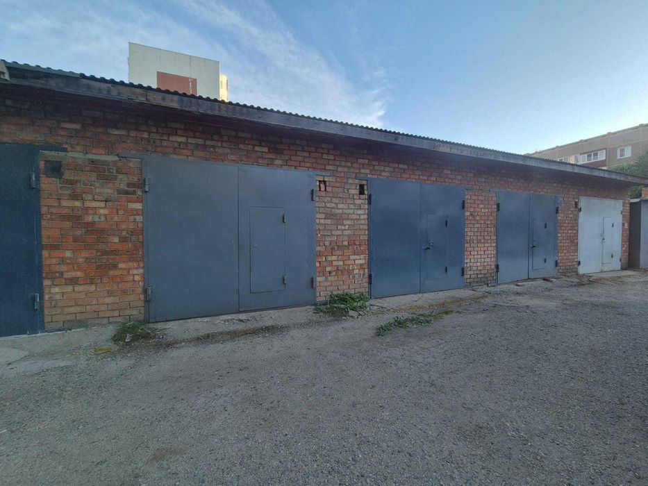 Продам кирпичный гараж во дворе Сатпаева 4