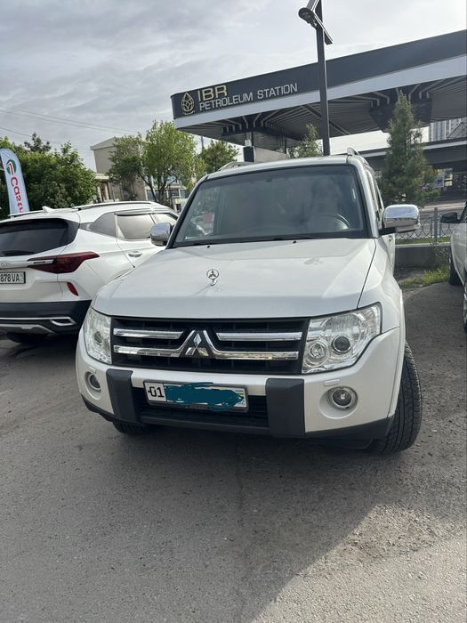 Mitsubishi Pajero 4, 2008 в хорошем состоянии Не крашенная и не битая